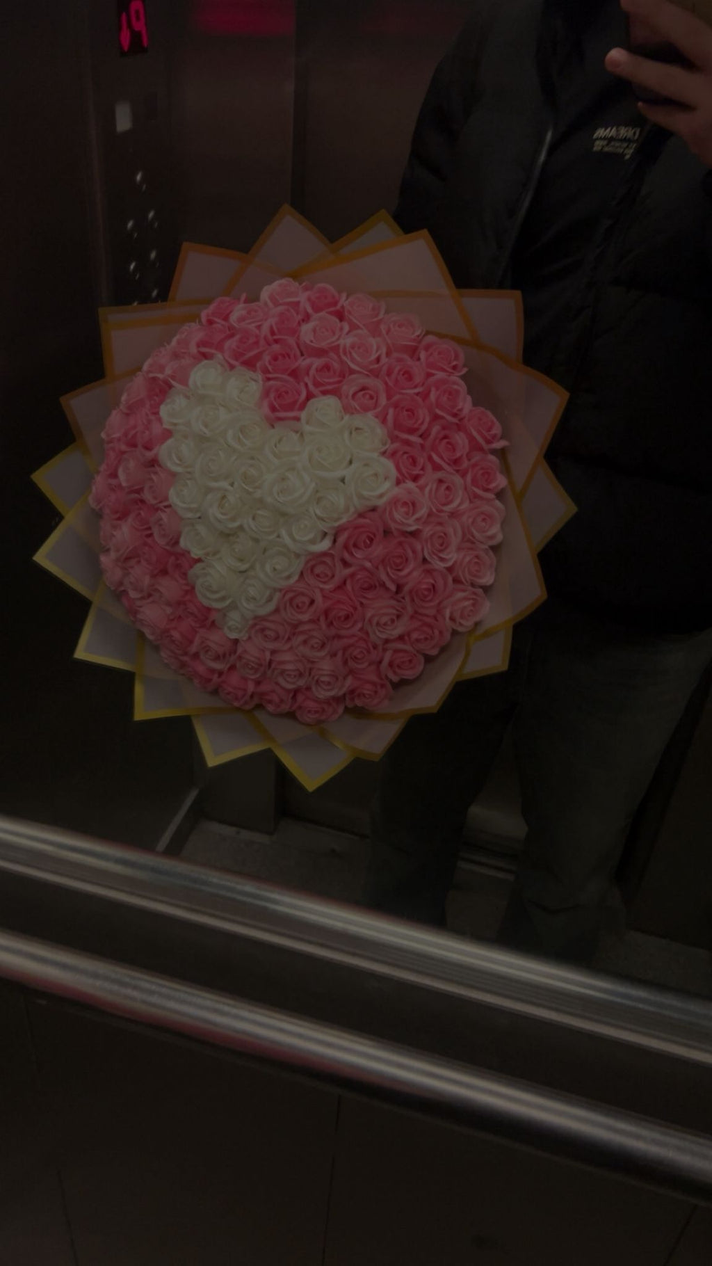 Buchet 101 trandafiri sapun parfumati cu inima